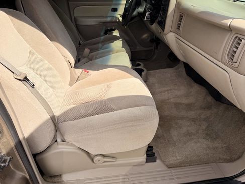 Used 2003 Chevrolet Suburban 2WD image 17