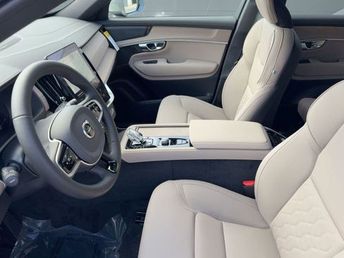 New 2026 Volvo XC90 B6 Plus w/ Protection Package Premier image 19