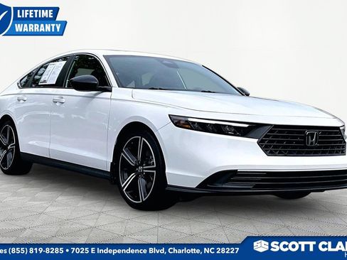 Used 2025 Honda Accord Sport image 1