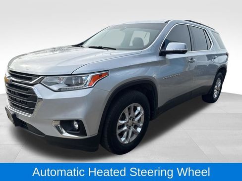 Used 2020 Chevrolet Traverse LT w/ Driver Confidence II Package AWD/4WD image 3