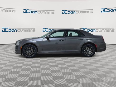 Used 2019 Chrysler 300 S image 5