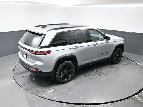 New 2026 Jeep Grand Cherokee Limited w/ Limited Altitude Package AWD/4WD image 29