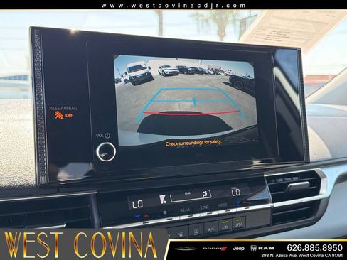 Used 2025 Toyota Sienna LE FWD image 30