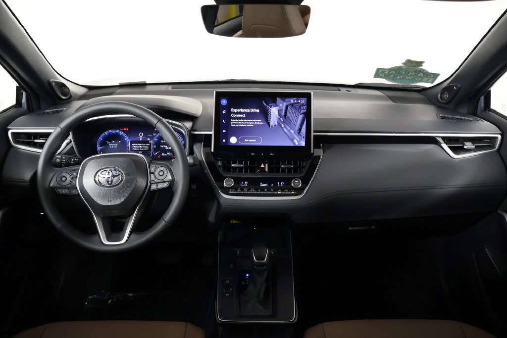 Used 2026 Toyota Corolla Cross XLE w/ Convenience Package FWD image 8
