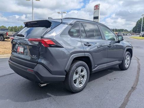Used 2019 Toyota RAV4 XLE AWD/4WD image 4
