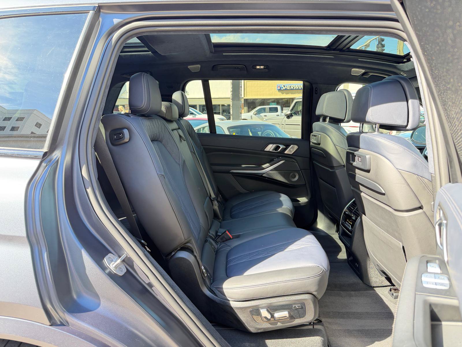 Used 2021 BMW X7 M50i AWD/4WD image 56