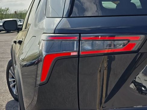 Used 2025 Chevrolet Equinox LT FWD image 11