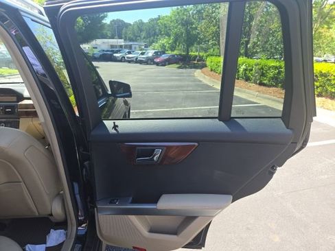 Used 2011 Mercedes-Benz GLK 350 2WD image 18