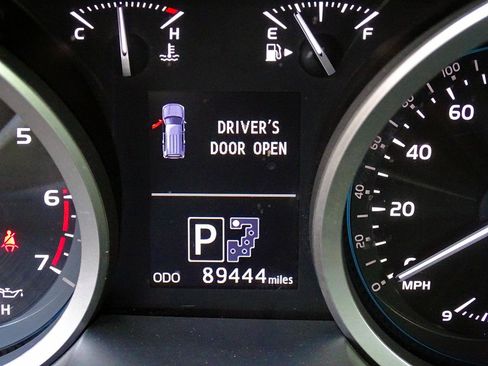 Used 2015 Toyota Land Cruiser AWD/4WD image 53