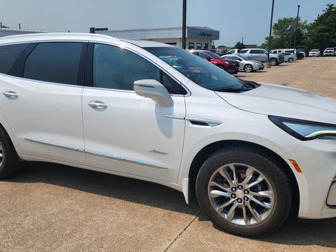 Used 2022 Buick Enclave Avenir w/ Trailering Package, 5000 lbs. AWD/4WD image 3