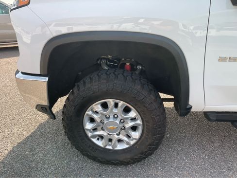 Used 2024 Chevrolet Silverado 2500 LTZ w/ LTZ Convenience Package AWD/4WD image 14