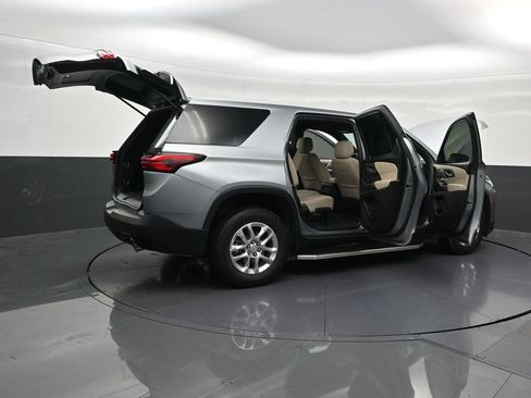 Used 2023 Chevrolet Traverse LS FWD image 32