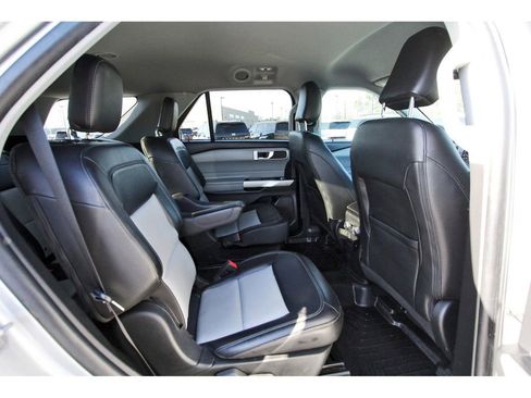 Certified 2022 Ford Explorer XLT w/ Equipment Group 202A image 11