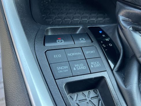 Used 2024 Toyota RAV4 LE image 32