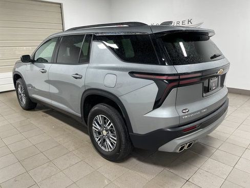 Used 2025 Chevrolet Traverse LT AWD/4WD image 4