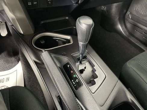Used 2018 Toyota RAV4 LE w/ Carpet Mat Package image 15
