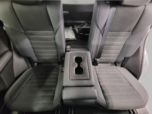 Used 2024 Mitsubishi Outlander AWD image 23