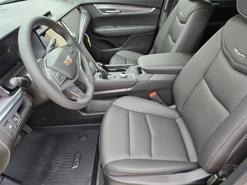 New 2026 Cadillac XT5 Luxury w/ LPO, Floor Liner Package image 7