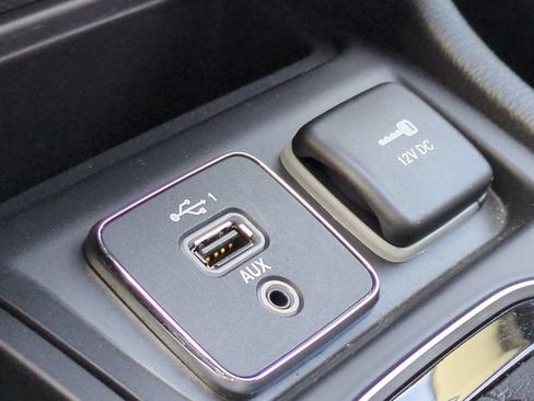 Used 2019 Jeep Cherokee Limited FWD image 23