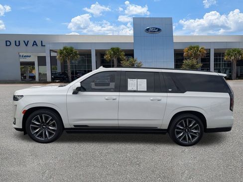 Used 2023 Cadillac Escalade ESV Sport w/ Touring Package image 7