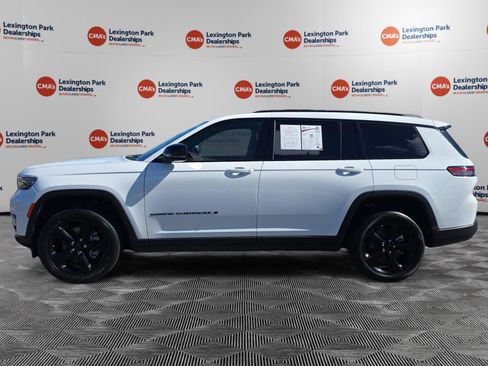 Used 2023 Jeep Grand Cherokee L Laredo image 4