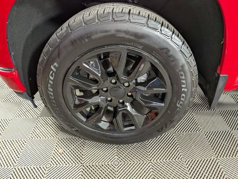 Used 2020 Chevrolet Silverado 1500 Custom w/ Custom Value Package AWD/4WD image 33