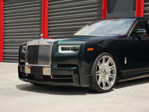 Used 2022 Rolls-Royce Phantom Sedan RWD image 6