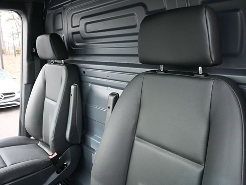 Used 2025 Mercedes-Benz Sprinter 2500 image 5