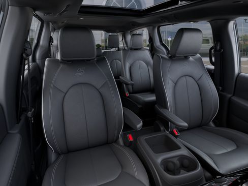 New 2025 Chrysler Pacifica Select w/ Uconnect Theater Family Group image 9