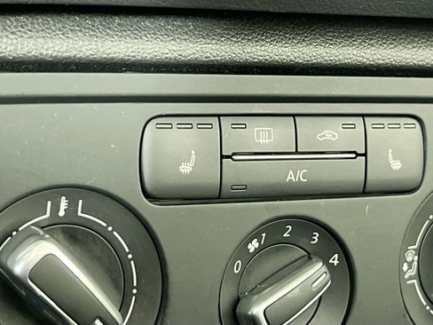 Used 2014 Volkswagen Beetle 2.5 image 18