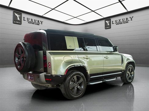 Used 2023 Land Rover Defender 110 X-Dynamic SE image 3