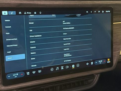 Used 2022 Rivian R1T Launch Edition image 32