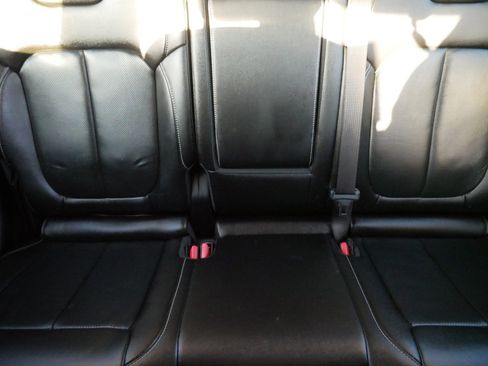 Used 2023 Jeep Grand Cherokee Limited w/ Luxury Tech Group II image 13