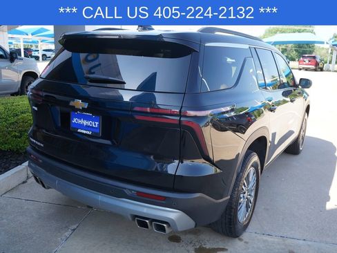 Used 2025 Chevrolet Traverse LT FWD image 10