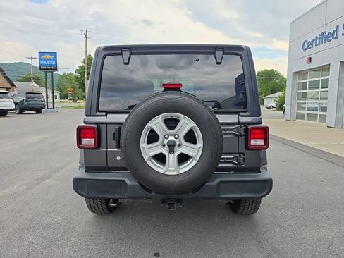Used 2019 Jeep Wrangler Sport AWD/4WD image 6