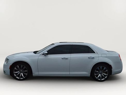Used 2018 Chrysler 300 Limited w/ Safetytec Plus Group RWD image 5