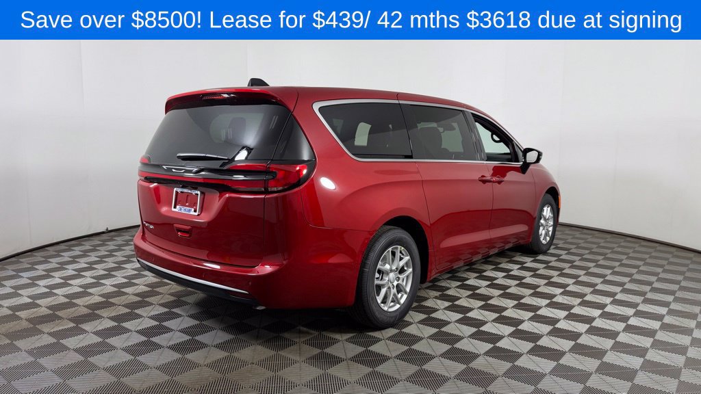 New 2027 Chrysler Pacifica Select FWD image 7