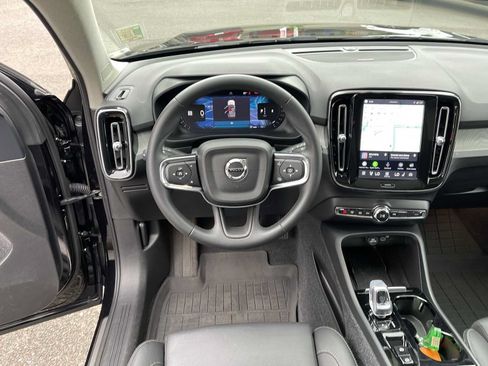 Used 2024 Volvo XC40 B5 Plus w/ Climate Package AWD/4WD image 12