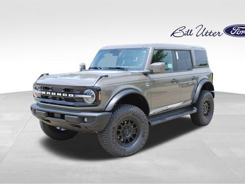 New 2026 Ford Bronco Outer Banks AWD/4WD image 1