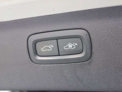 Used 2021 Volvo XC90 T6 Momentum image 28