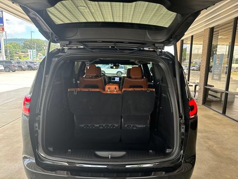Used 2026 Chrysler Pacifica Pinnacle FWD image 25
