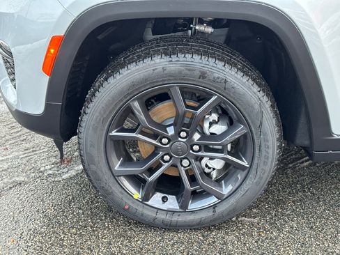 New 2025 Jeep Grand Cherokee Limited w/ Trailer Tow Package AWD/4WD image 10