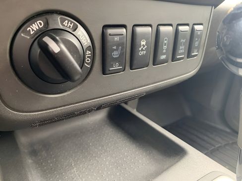 Used 2018 Nissan Frontier PRO-4X AWD/4WD image 10