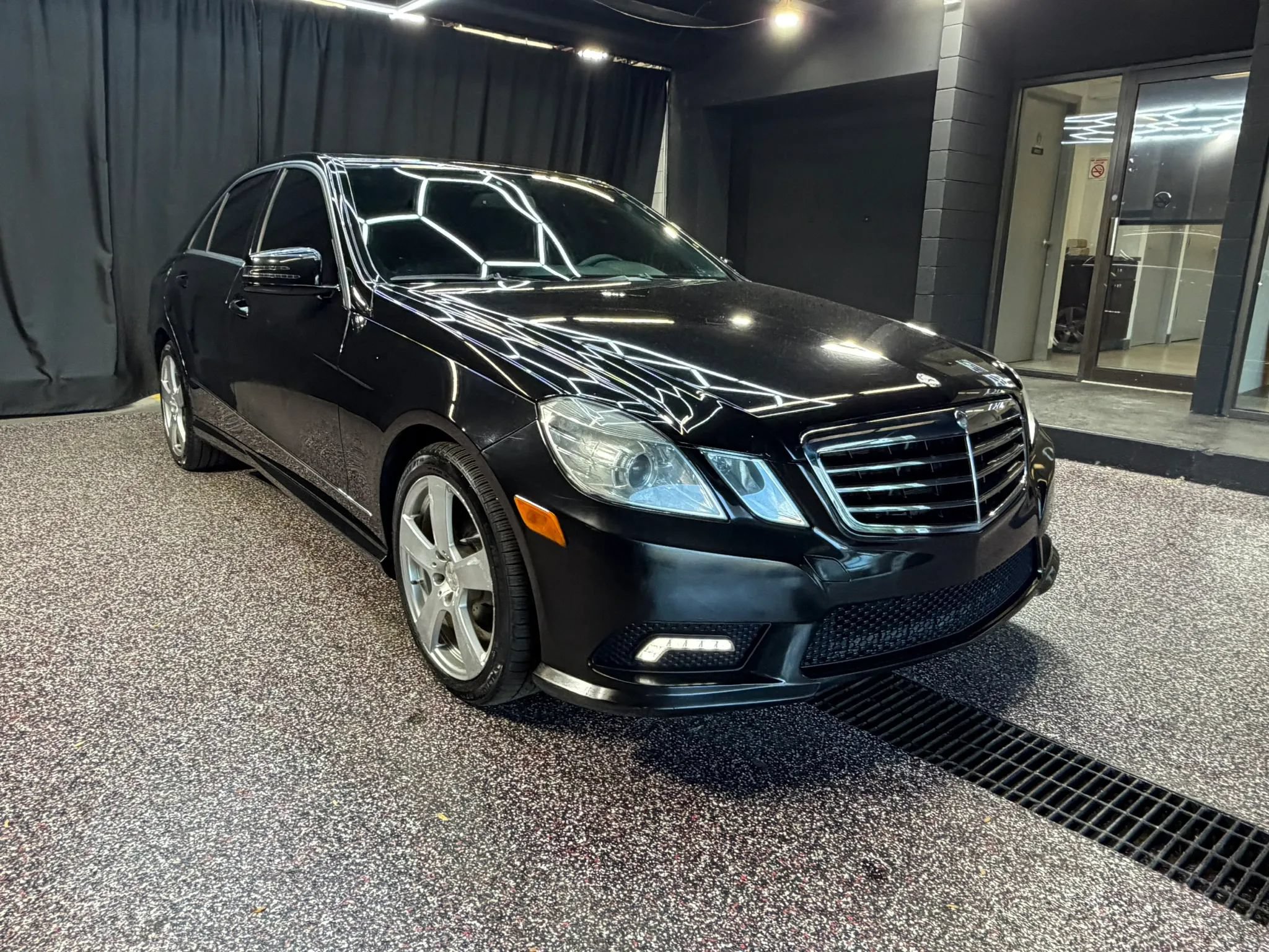 Used 2011 Mercedes-Benz E 350 4MATIC Sedan image 9