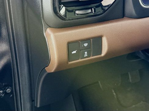 Used 2023 Honda Pilot Elite image 11