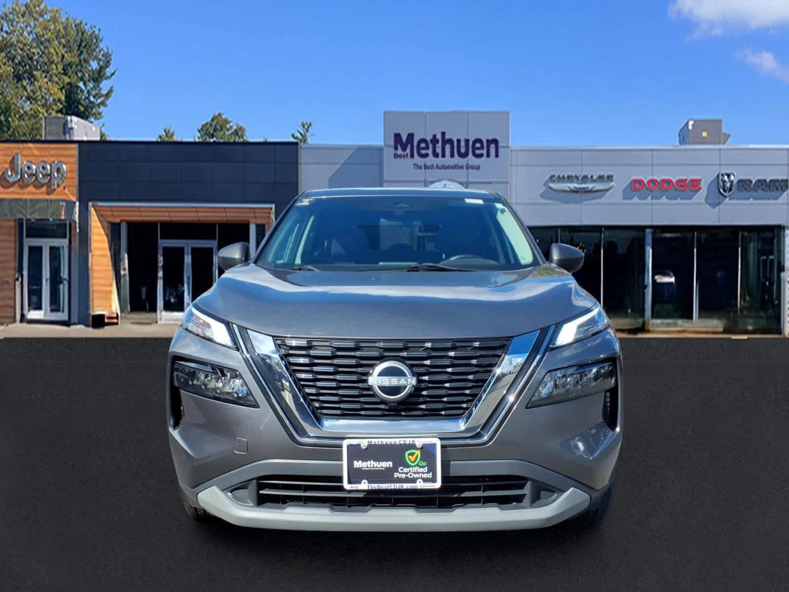 Used 2023 Nissan Rogue S AWD/4WD image 10