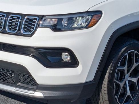 Used 2024 Jeep Compass Limited image 9