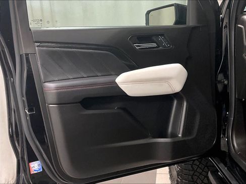 Used 2024 GMC Canyon AT4X image 9