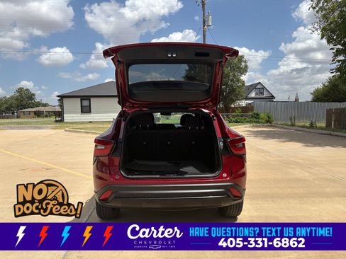 Used 2024 Chevrolet Trax RS w/ Sunroof Package FWD image 11