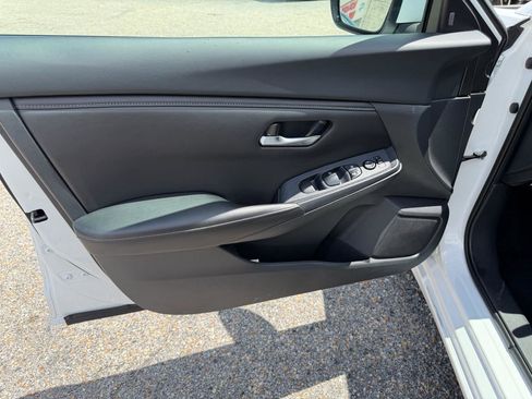 Used 2024 Nissan Sentra SV FWD image 25